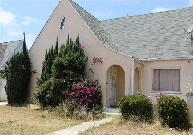 Photo 1 of Single family home for sale at 1657 S Fairfax, Los Angeles, CA 90019 | MLS# IV26145286 | Listing updated on 2026-07-09