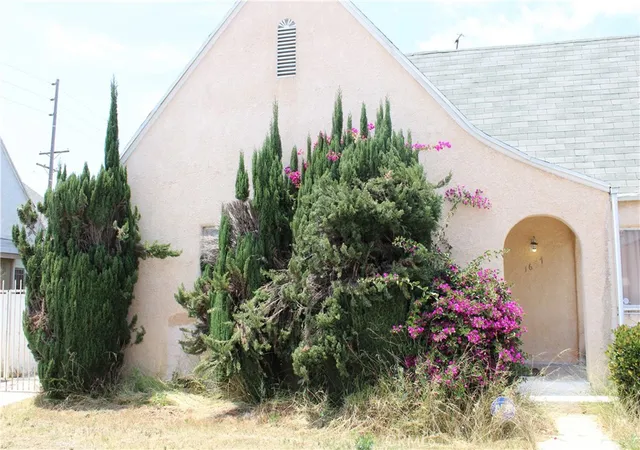 Photo 3 of Single family home for sale at 1657 S Fairfax, Los Angeles, CA 90019 | MLS# IV26145286 | Listing updated on 2026-07-09