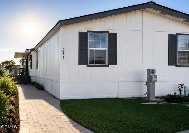 Photo 1 of Manufactured home for sale at 211 Calle De La Rosa #211, Camarillo, CA 93012 | MLS# V1-37385 | Listing updated on 2026-09-10