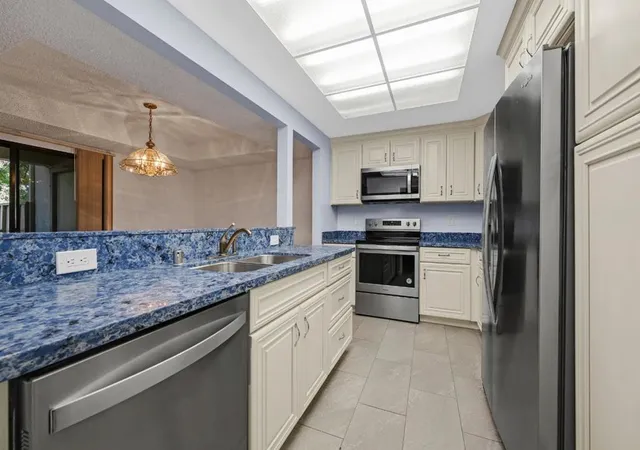 5th image of 5118 Cribari Pl, San Jose, CA 95135 | MLS# ML82053057
