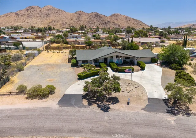 2nd image of 16058 Venango, Apple Valley, CA 92307 | MLS# IG26145432