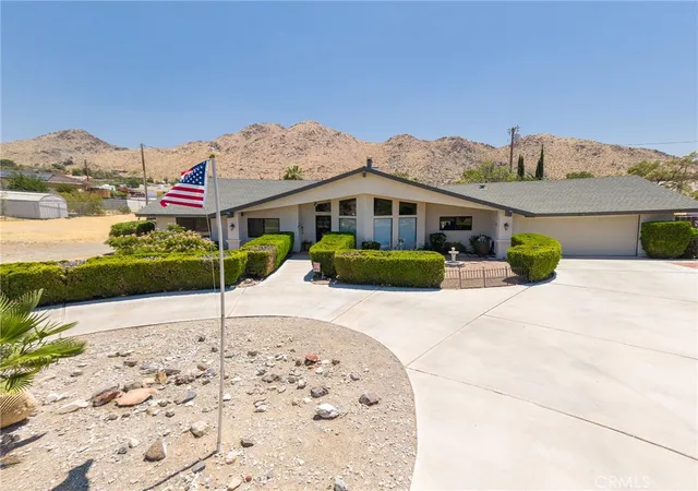 3rd image of 16058 Venango, Apple Valley, CA 92307 | MLS# IG26145432
