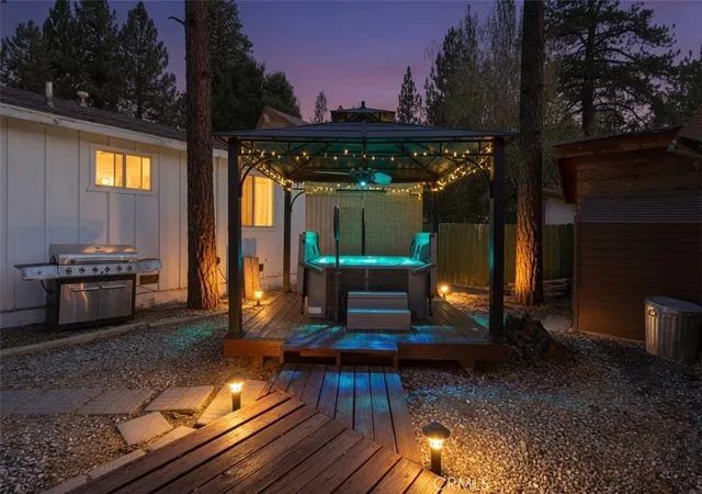 Photo 2 of Single family home for sale at 927 W Aeroplane, Big Bear City, CA 92314 | MLS# IG26143584 | Listing updated on 2026-10-07