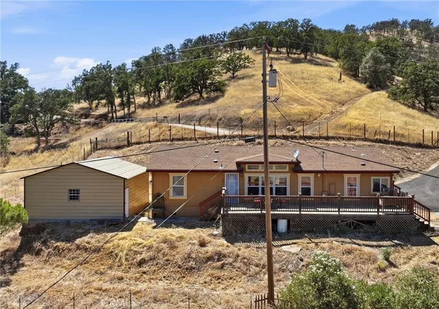 Photo 3 of Single family home for sale at 2659 Reid Ln, Clearlake, CA 95422 | MLS# LC26142547 | Listing updated on 2026-09-30