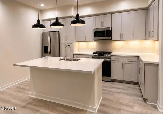 Listing Photo 3 - Condo for sale in building located at 319 N F St, Oxnard, CA 93030 - Unit #102