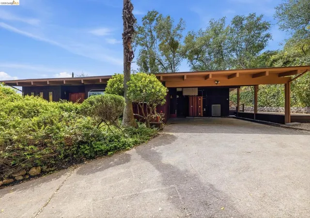 Photo 3 of Sale Pending at 488 E Jackson St, Sonora, CA 95370 | MLS# 41140476 | Listing updated on 2026-10-10