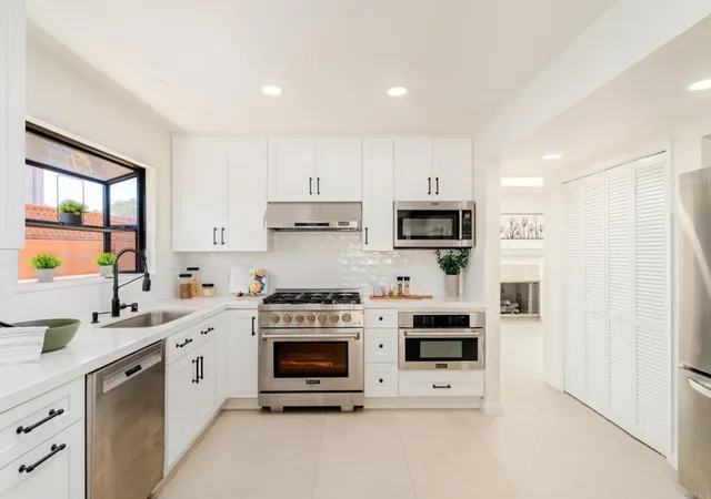 4th image of 5736 Soledad Mountain Rd, La Jolla, CA 92037 | MLS# NDP2606409