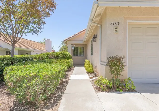 Homes for sale in Murrieta, CA | 23910 Via Astuto, Murrieta, CA 92562 | MLS# SW26144869