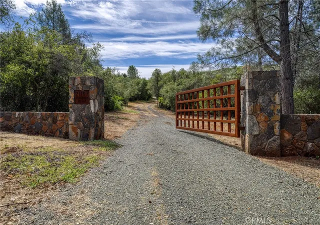 2nd image of 21187 Buckeye Ct, Middletown, CA 95461 | MLS# LC26140725