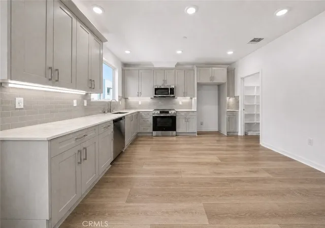 4th image of 9425 N Sepulveda Blvd #2, North Hills, CA 91343 | MLS# SR26123629