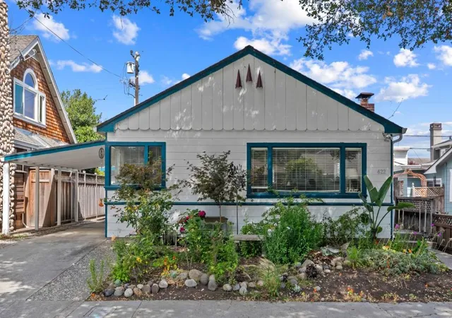 Photo 2 of Single family home for sale at 622 Sunset Dr, Capitola, CA 95010 | MLS# ML82052538 | Listing updated on 2026-10-06