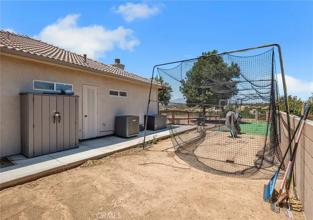 Homes for sale in Oak Hills, CA | 6910 Oak Vista Ln, Oak Hills, CA 92344 | MLS# HD26145622