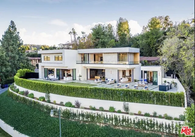 Photo 2 of Mansion for sale at 3951 Royal Oak Pl, Encino, CA 91436 | MLS# 26852577 | Listing updated on 2026-10-01