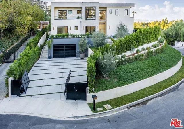 Photo 3 of Mansion for sale at 3951 Royal Oak Pl, Encino, CA 91436 | MLS# 26852577 | Listing updated on 2026-10-01