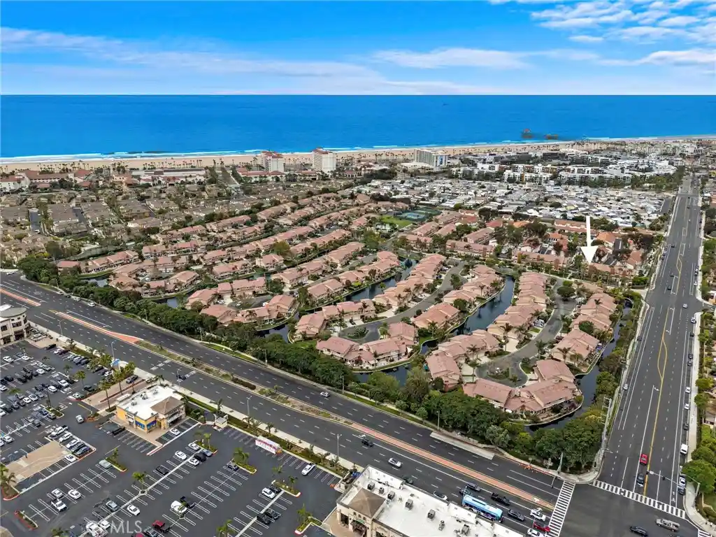 Townhouse for sale at 21038 Poolside, Huntington Beach, CA 92648 | MLS# NP26145807
