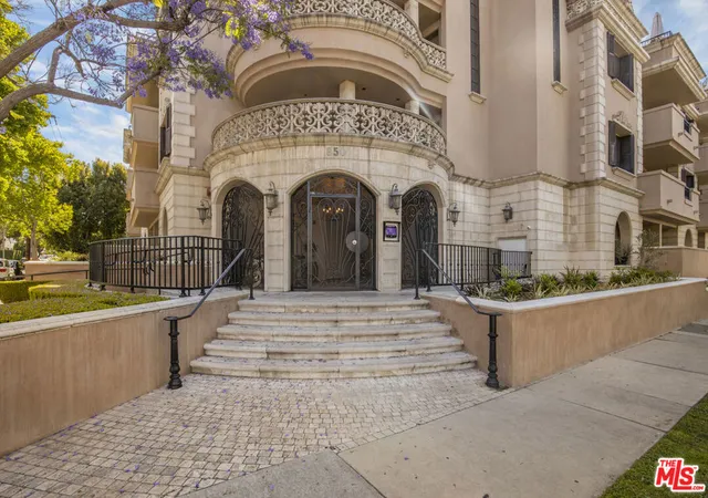 Photo 3 of Condo for sale at 850 N Croft Ave #103, Los Angeles, CA 90069 | MLS# 26855797 | Listing updated on 2026-09-13