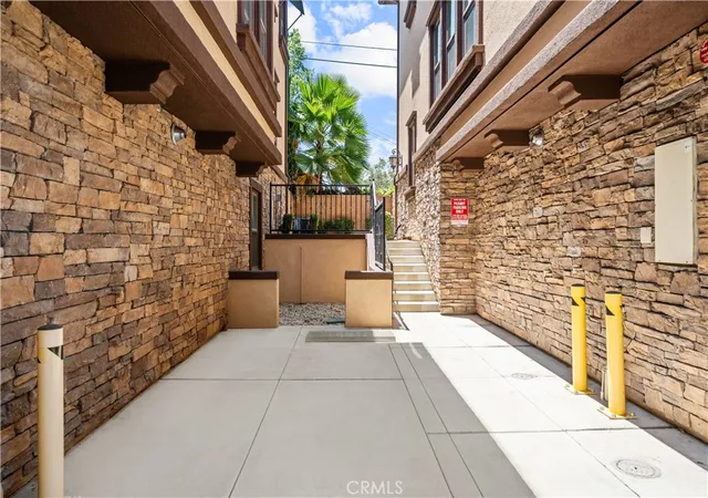 4th image of 656 W Huntington Dr, Arcadia, CA 91007