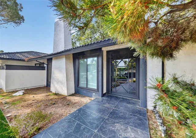 Photo 4 of Single family home for sale at 20001 Hiawatha St, Chatsworth, CA 91311 | MLS# GD26143021 | Listing updated on 2026-10-01
