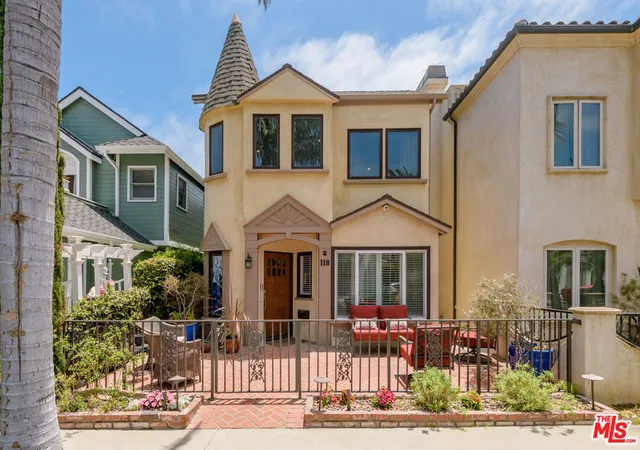 Photo 3 of Single family home for sale at 118 3rd Street, Seal Beach, CA 90740 | MLS# 26855053 | Listing updated on 2026-09-27