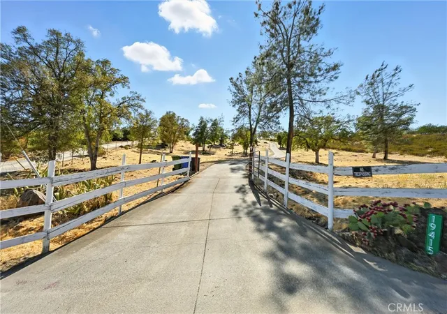 Photo 3 of Single family home for sale at 19415 Dallas Ct, Hidden Valley Lake, CA 95467 | MLS# LC26146046 | Listing updated on 2026-09-24