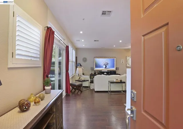 Photo 2 of Condo for sale at 430 Sutter Crk Ln, San Ramon, CA 94583 | MLS# 41140532 | Listing updated on 2026-10-01