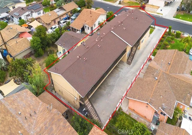 Listing Photo 4 - Condo for sale in building located at 5113 E 60th Pl, Maywood, CA 90270