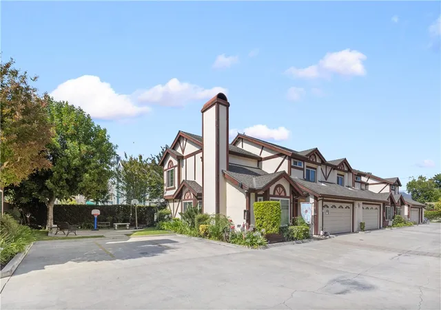 Photo 3 of Townhouse for sale at 904 N 1st Avenue #D, Arcadia, CA 91006 | MLS# AR26146112 | Listing updated on 2026-09-28