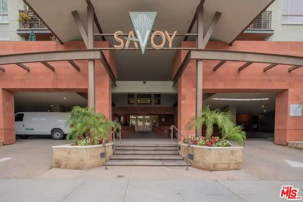 Listing Photo 2 - Condo for sale in 100 S Alameda St located at 100 S Alameda St, Los Angeles, CA 90012 - Unit #204