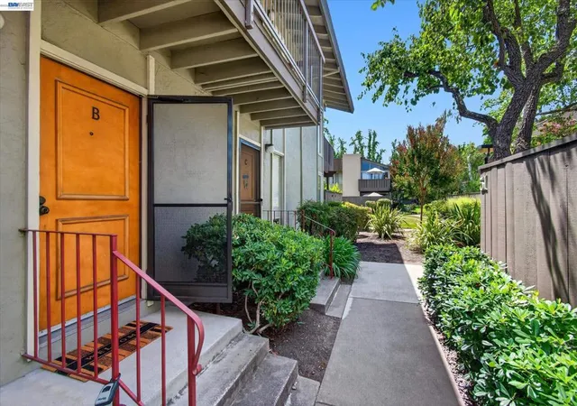 Homes for sale in Pleasant Hill, CA | 55 Massolo Dr #B, Pleasant Hill, CA 94523 | MLS# 41140552