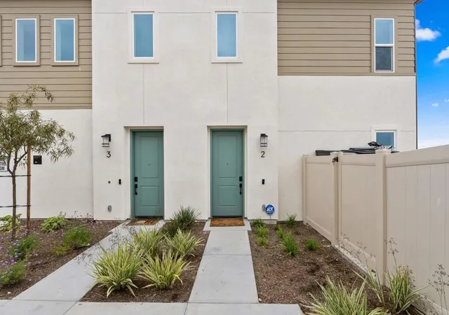 Photo 4 of Sale Pending at 813 Mateo St, Chula Vista, CA 91911 | MLS# PTP2605079 | Listing updated on 2026-09-08