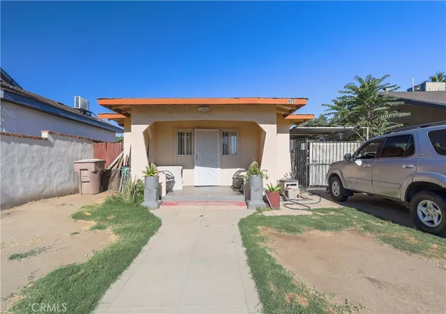 1st image of 905 Q St, Bakersfield, CA 93304 | MLS# SR26146328