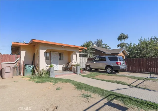 2nd image of 905 Q St, Bakersfield, CA 93304 | MLS# SR26146328