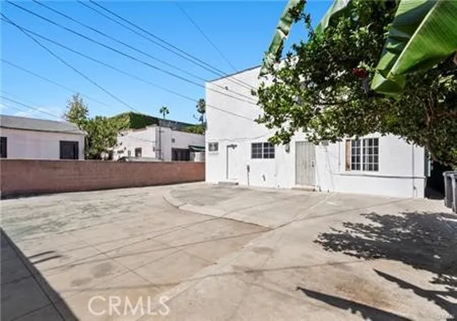 Listing Photo 5 - Condo for sale in building located at 2546 S Bronson, Los Angeles, CA 90018
