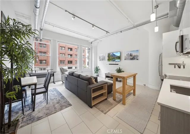 2nd image of 939 S Broadway, Los Angeles, CA 90015