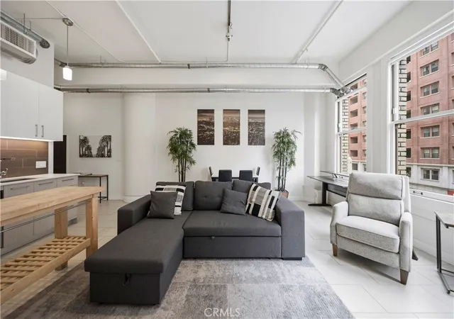 3rd image of 939 S Broadway, Los Angeles, CA 90015