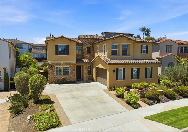 Photo 2 of Single family home for sale at 3453 Corte Fortuna, Carlsbad, CA 92009 | MLS# IG26146303 | Listing updated on 2026-09-29