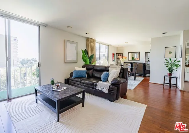 2nd image of 100 S Doheny Dr #711, Los Angeles, CA 90048 | MLS# 26856003