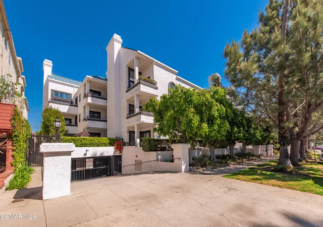 Photo 2 of Condo for sale at 1133 9th Street #301, Santa Monica, CA 90403 | MLS# 226003179 | Listing updated on 2026-10-03