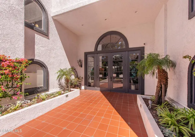 Photo 3 of Condo for sale at 1133 9th Street #301, Santa Monica, CA 90403 | MLS# 226003179 | Listing updated on 2026-10-03
