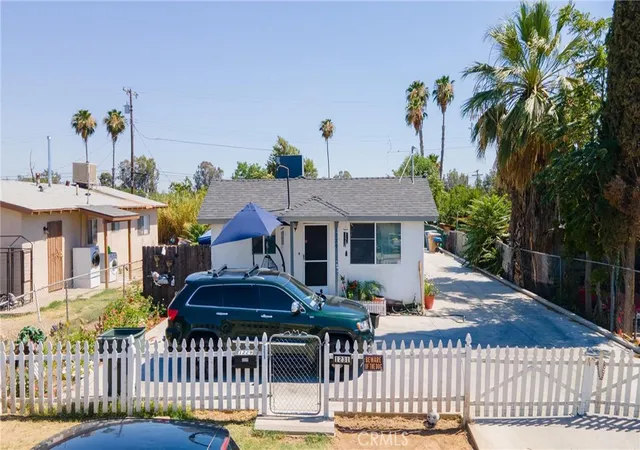 Photo 3 of Sale Pending at 1229 Jeffrey, Bakersfield, CA 93305 | MLS# OC26146437 | Listing updated on 2026-10-07