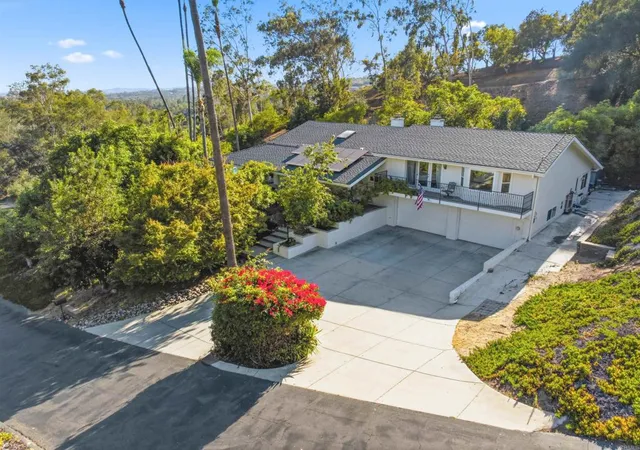 2nd image of 3830 Lake Garden Dr, Fallbrook, CA 92028 | MLS# NDP2606426