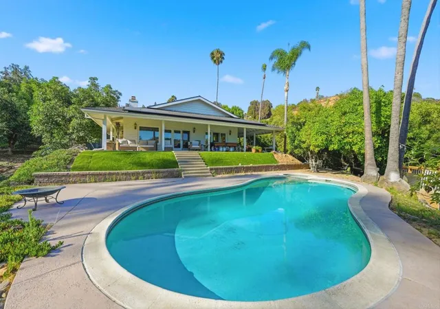 3rd image of 3830 Lake Garden Dr, Fallbrook, CA 92028 | MLS# NDP2606426
