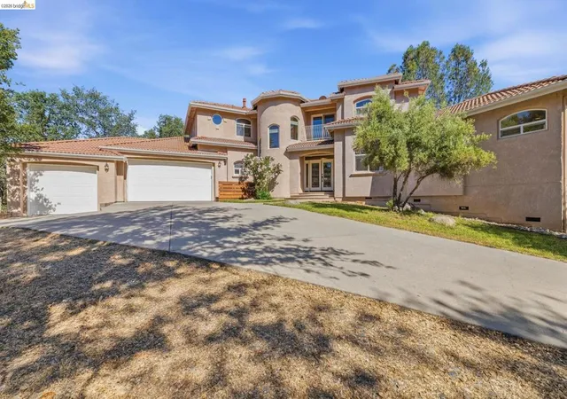 Photo 1 of Sale Pending at 14542 Lake Vista Dr, Sonora, CA 95370 | MLS# 41140588 | Listing updated on 2026-09-13