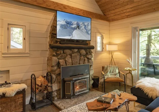 Photo 3 of Sale Pending at 975 Mercury Way, Crestline, CA 92325 | MLS# FR26146578 | Listing updated on 2026-10-12