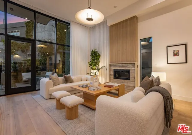 Photo 3 of Condo for sale at 922 W Knoll Dr, West Hollywood, CA 90069 | MLS# 26856037 | Listing updated on 2026-10-01