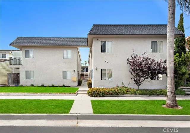 Photo 3 of House for sale at 221 10th Street, Huntington Beach, CA 92648 | MLS# NP26146572 | Listing updated on 2026-09-01