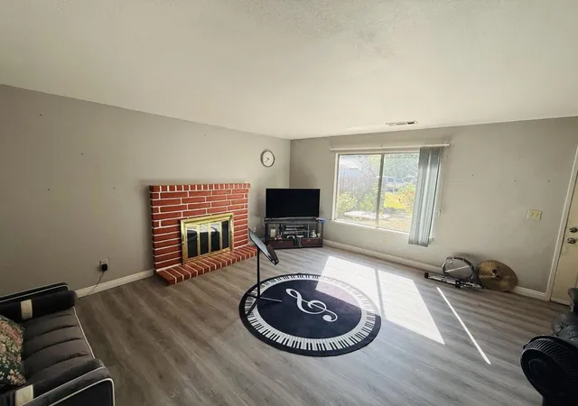 3rd image of 324 Barros St, Patterson, CA 95363 | MLS# ML82053224