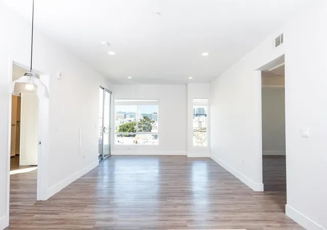 Listing Photo 3 - Condo for sale in Harvard Regency located at 1101 S Harvard Blvd, Los Angeles, CA 90006 - Unit #510
