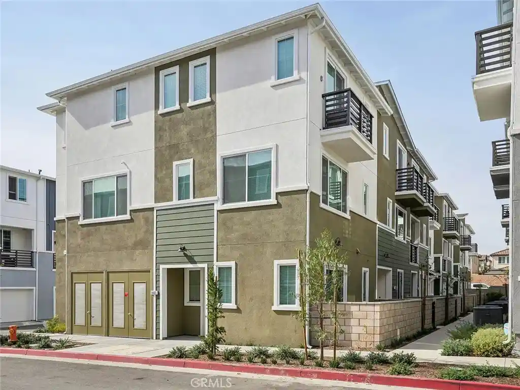 Photo 1 of Sale Pending at 1469 Reef Ln, San Pedro, CA 90732 | MLS# AR26146644 | Listing updated on 2026-10-19