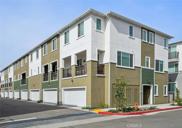 Photo 2 of Sale Pending at 1469 Reef Ln, San Pedro, CA 90732 | MLS# AR26146644 | Listing updated on 2026-09-30